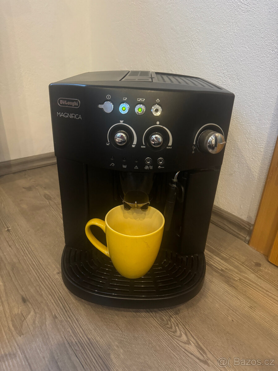 Automatický kávovar delonghi magnifica