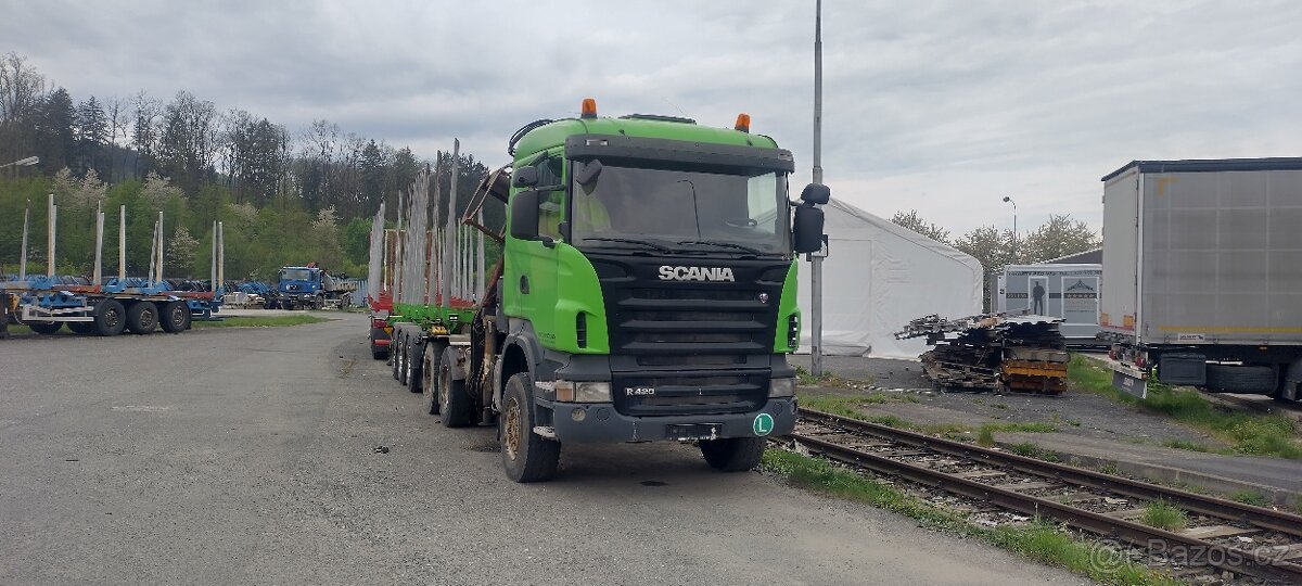 SCANIA 6x6 s HR Epsilon + roztahovací návěs UMIKOV. Lesák, l