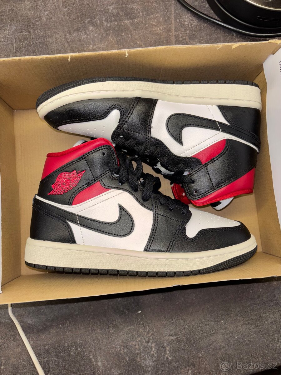 Nike Jordan 1 Mid Gym Red Panda