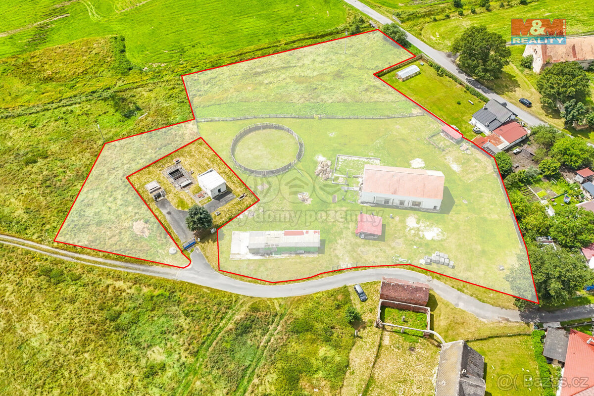 Prodej zemědělského objektu v Křižovatce s pozemkem 10428 m2