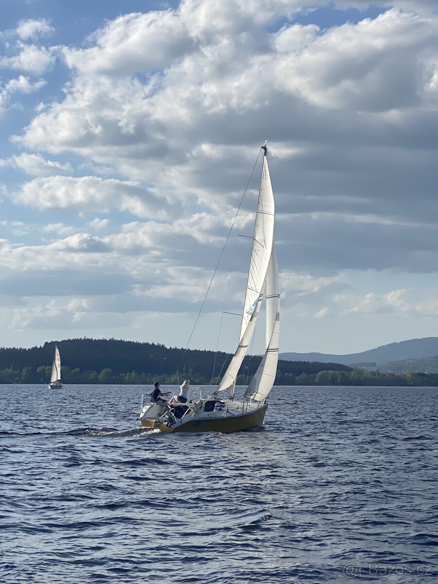 Kajutová plachetnice jachta,loď JANTAR 26 Race,Přívěs