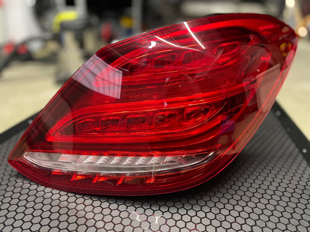 Pravá zadní lampa Mercedes - Benz c-class W205