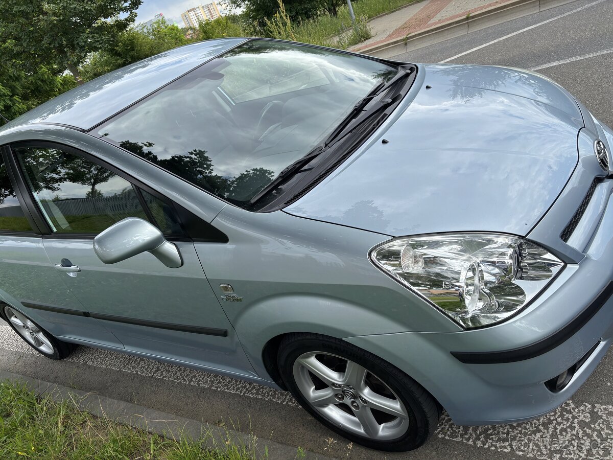 2006 Toyota corolla verso 130 kw  7 míst s náhradním motorem