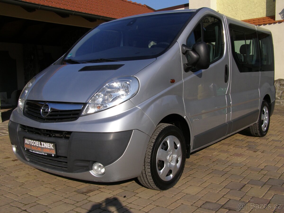 Vivaro TOUR 2.0DCI 1 majitel 139000km MINIBUS