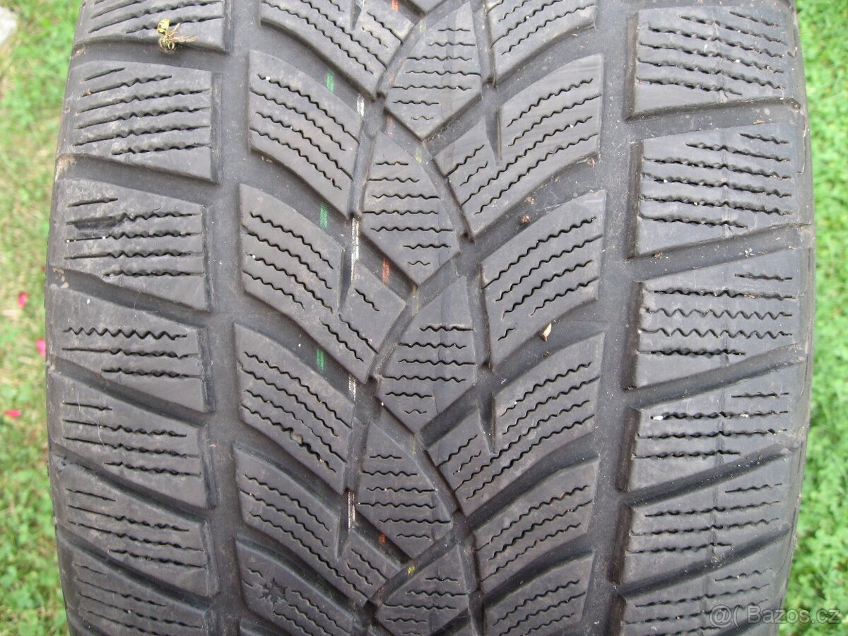 PRODÁM ZIMNÍ PNEU 255/55 R18 GOODYEAR UG. PER. G-1 109V  2ks