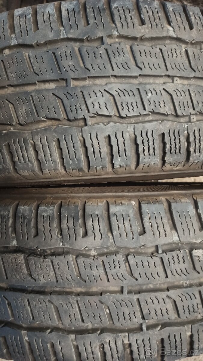 2x zimní 215/65r16c 109/107r kumho