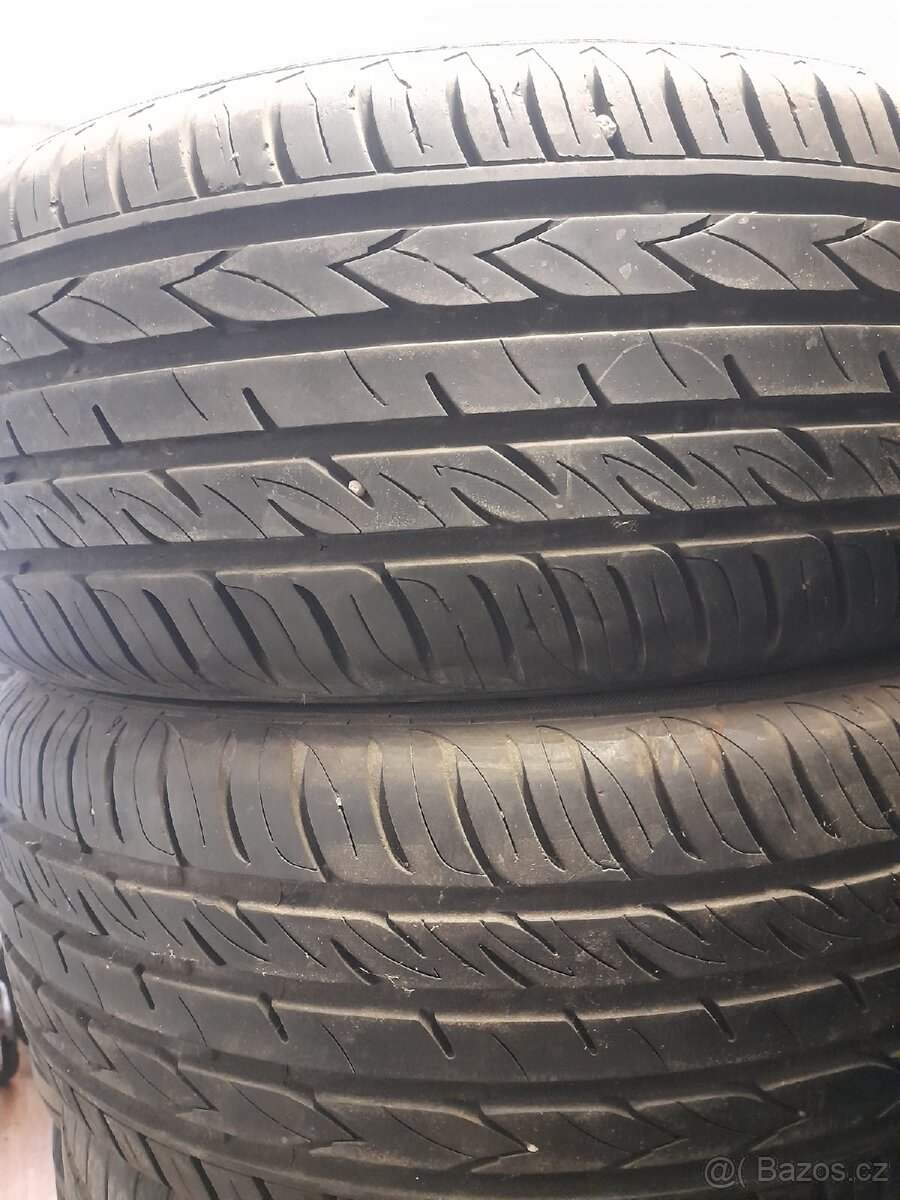 Letní pneu 215/55 R17