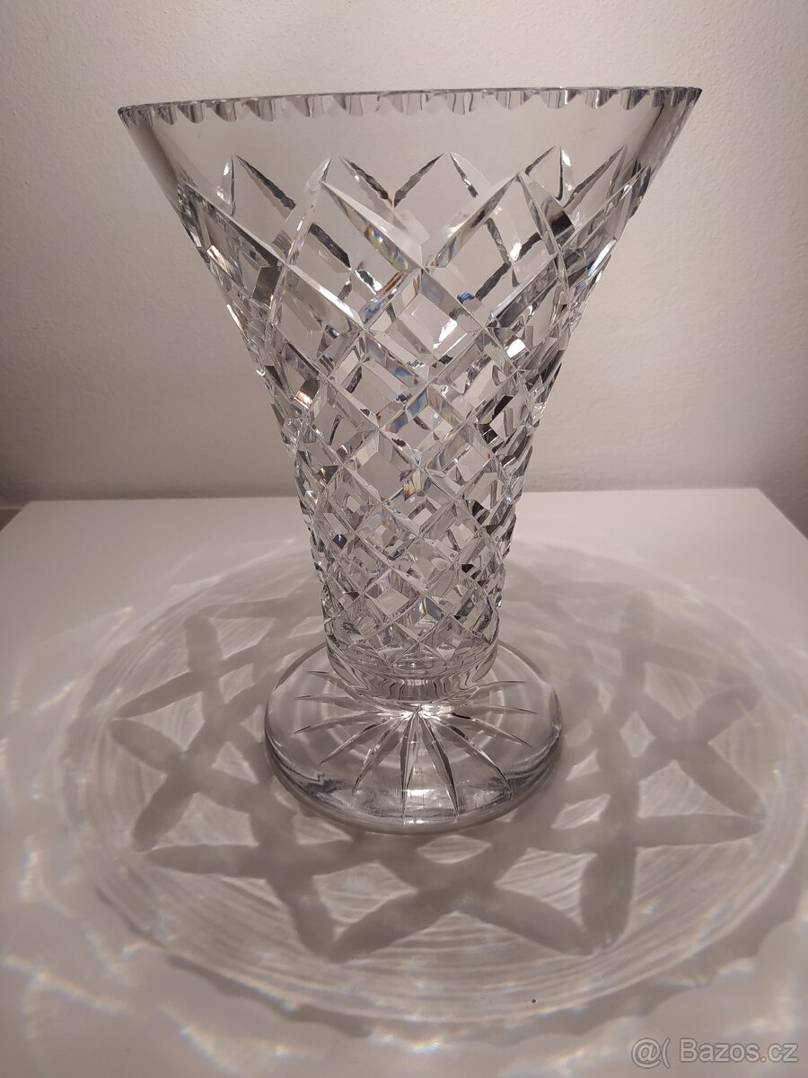 Velká masivní skleněná váza