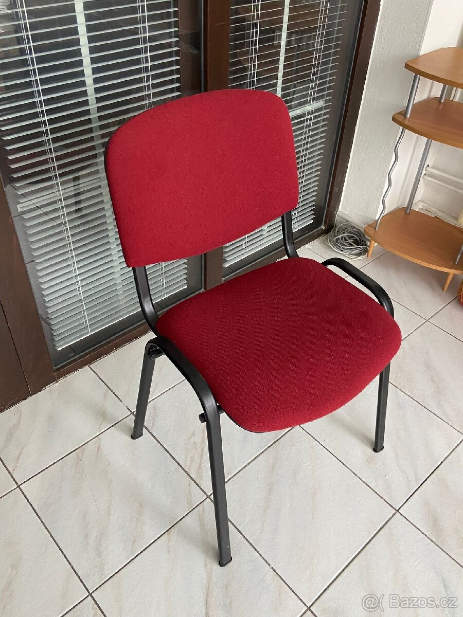 Židle, stoly zdarma