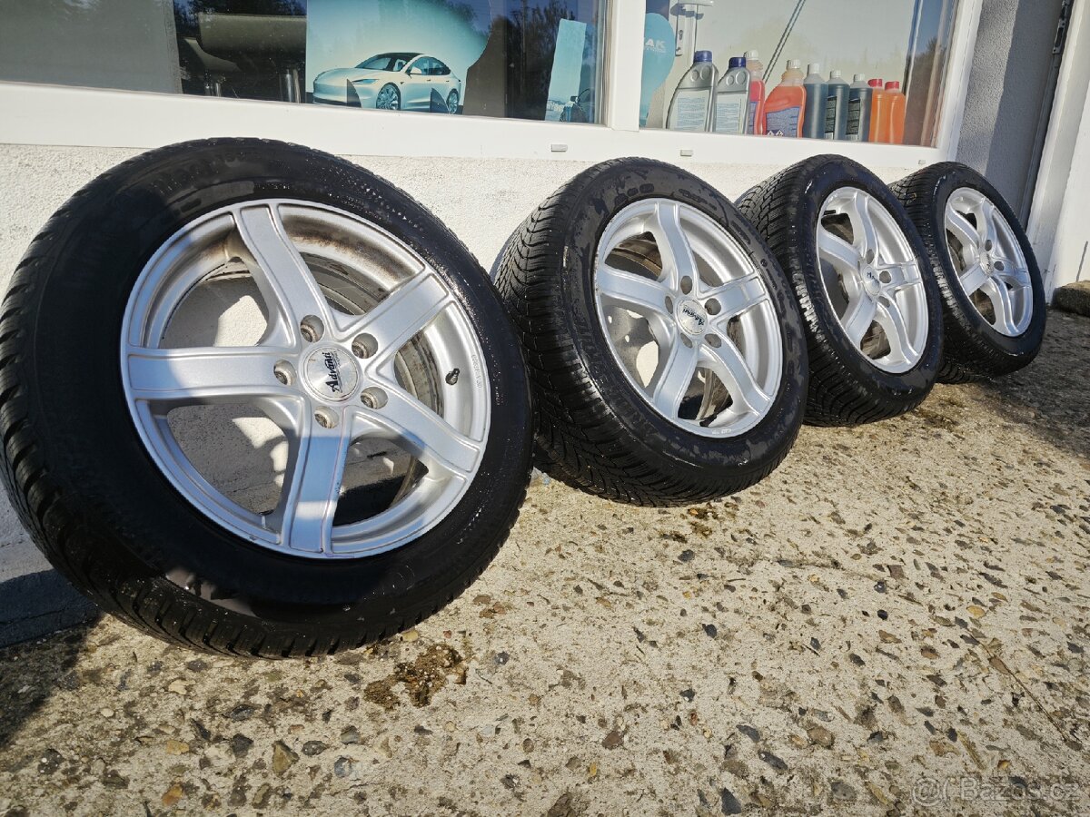 Alu Hyundai I30  5/114.3 r16 + 205/55 R16 zimní