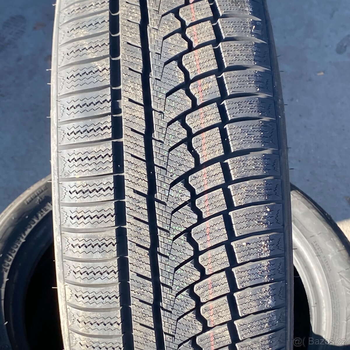 NOVÉ Zimní pneu 205/50 R17 93H XL Sailun.