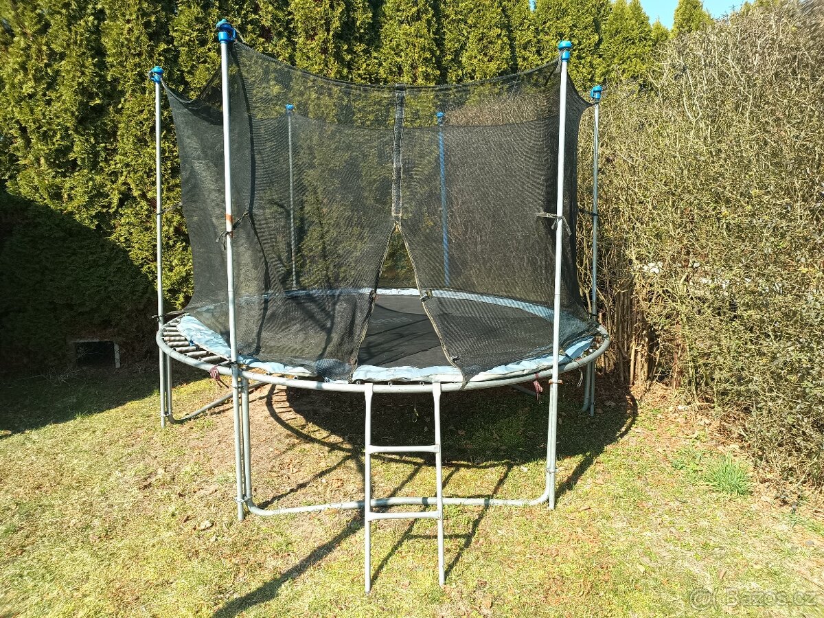 Zahradní trampolína