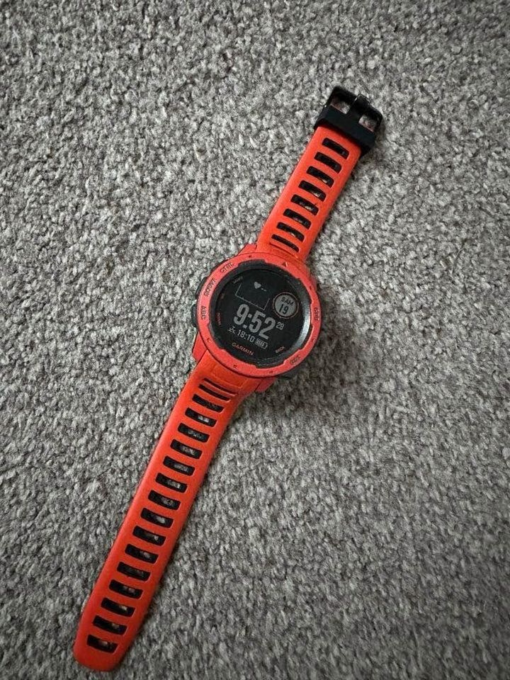 Garmin instinct watch