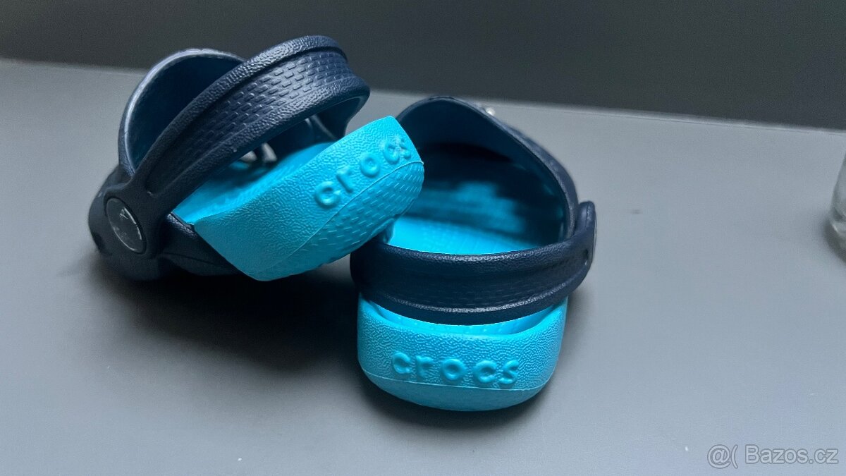 CROCS 10400 Electro 41T Navy-Electric Blue detské papuče