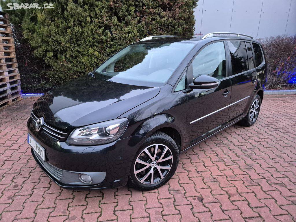 Touran 2.0TDI 103kW Highline,xenon,navi,serviska,panorama