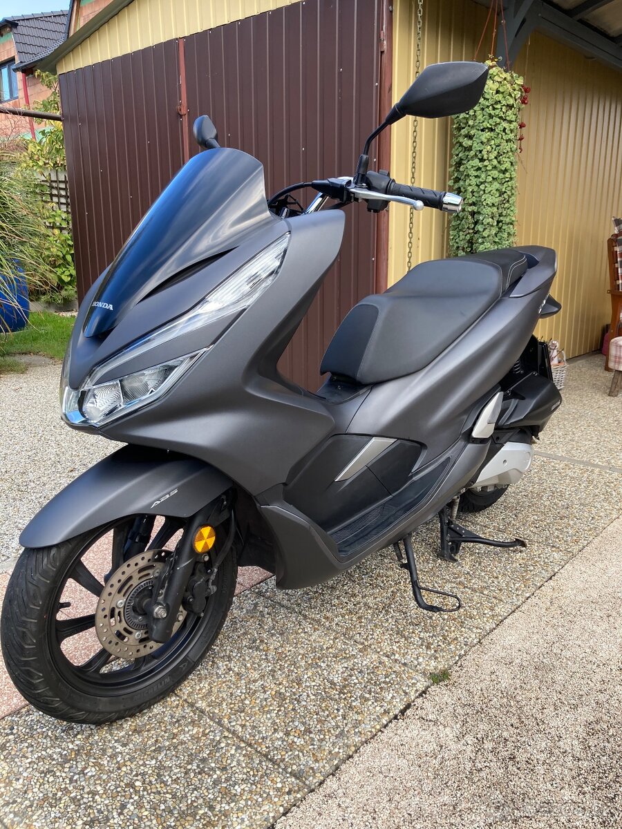 HONDA pcx 125, najeto 10 300 km