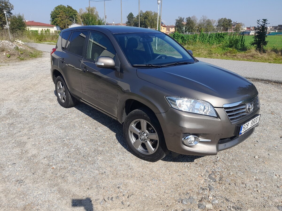 Toyota RAV4 2.2 D4D, r.v. 7/2012, 4x4, CZ, cena 239000,- kč