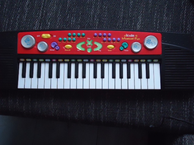 ELEKTRONICKÉ PIANO