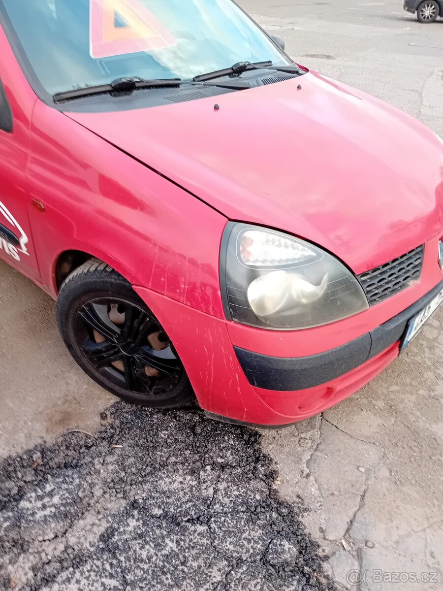 prodám kompletní motor renault clio II r.v. 2002 1.5dci 48kw