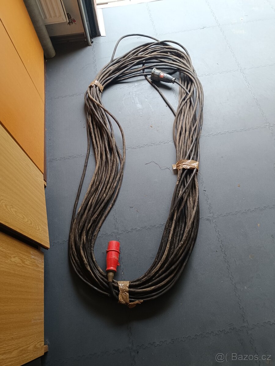 Prodlužovací kabel 380