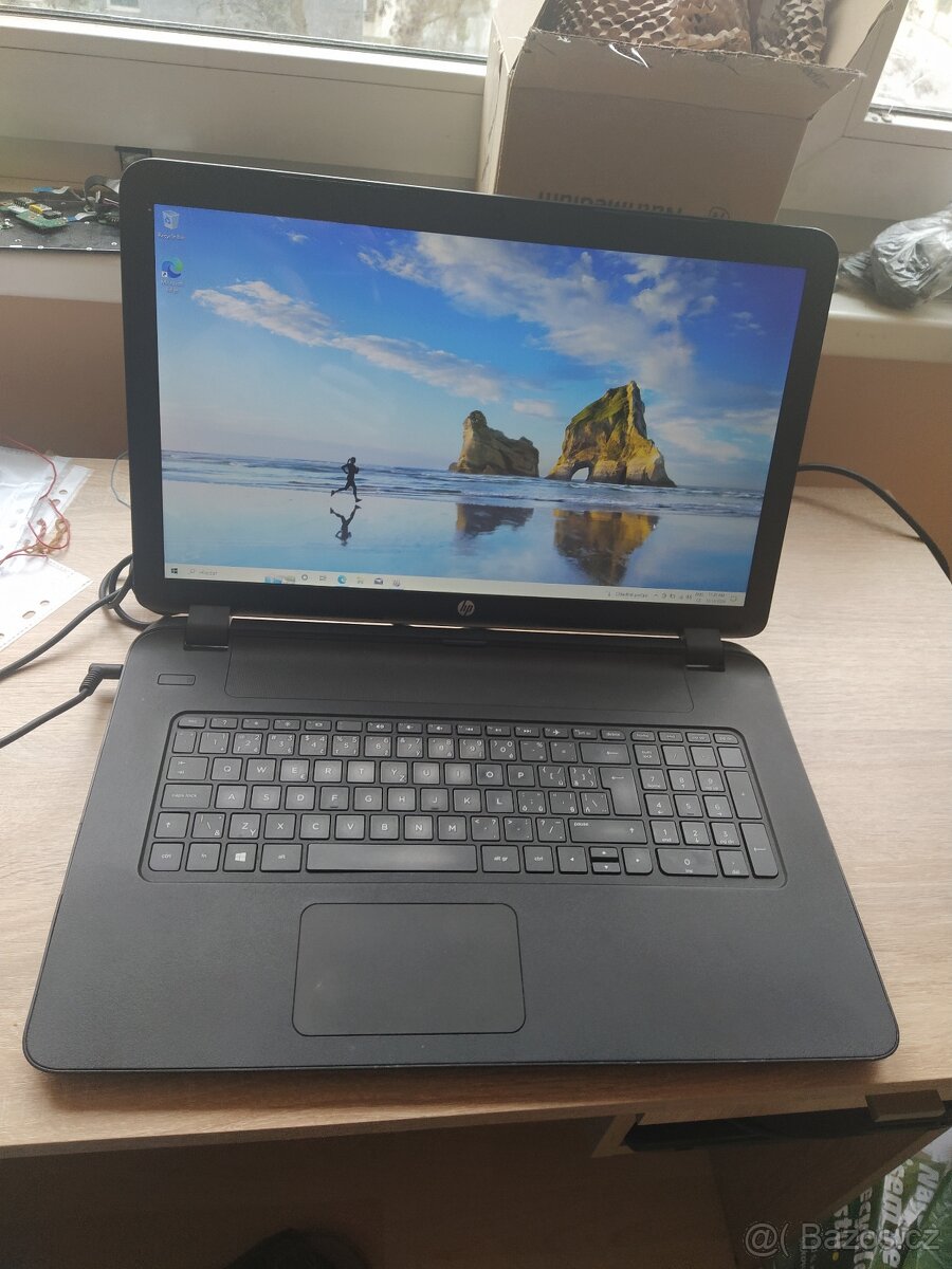 17,3" notebook HP,baterie 2 hodiny -