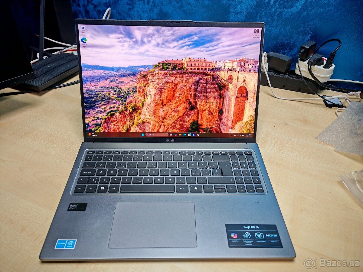 14 jádro Intel Core ULTRA 5 125H,16GB RAM, 1TB SSD,16" OLED