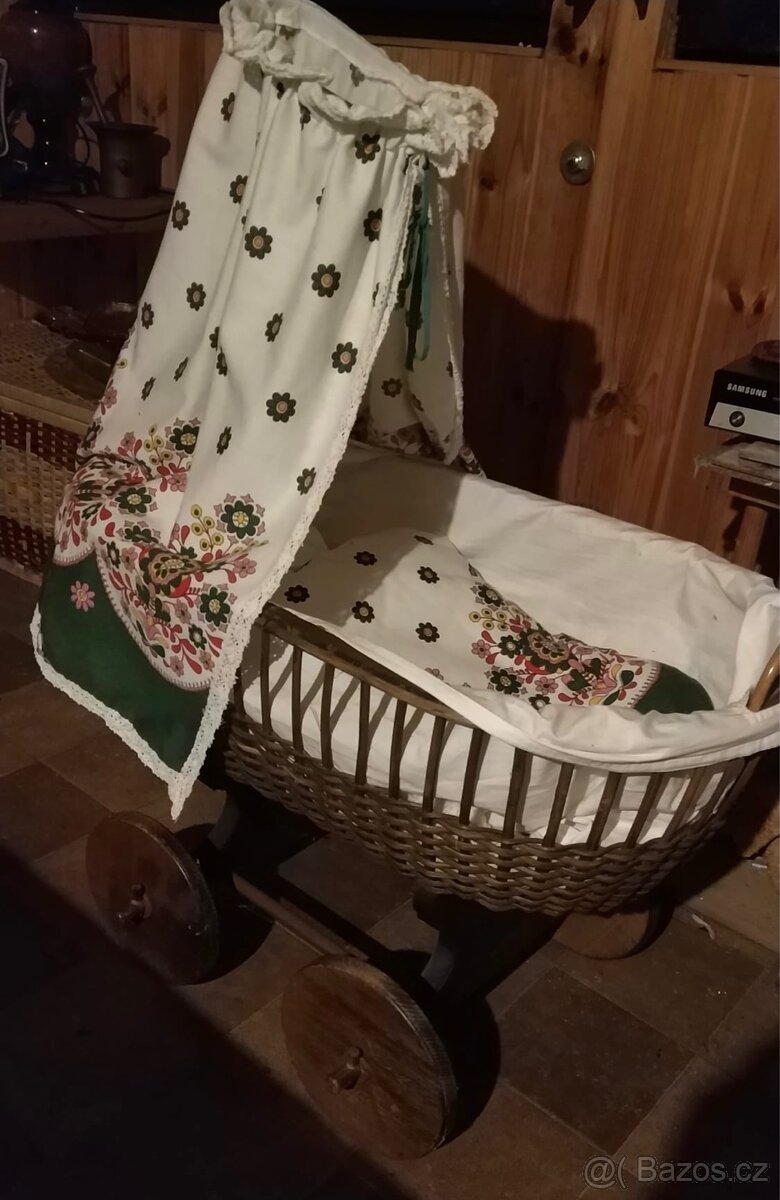 Kočárek s panenkou