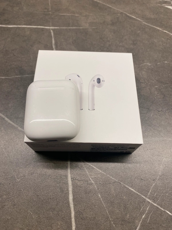 Apple Airpods 2019 bezdrátová skuchátka