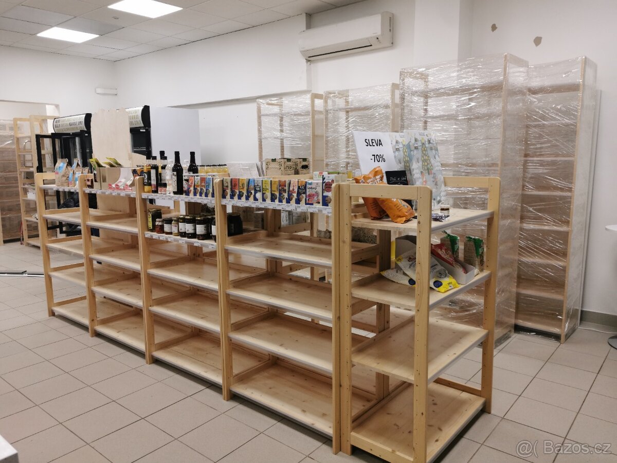 6 dřevěných regálů Inka Kareš