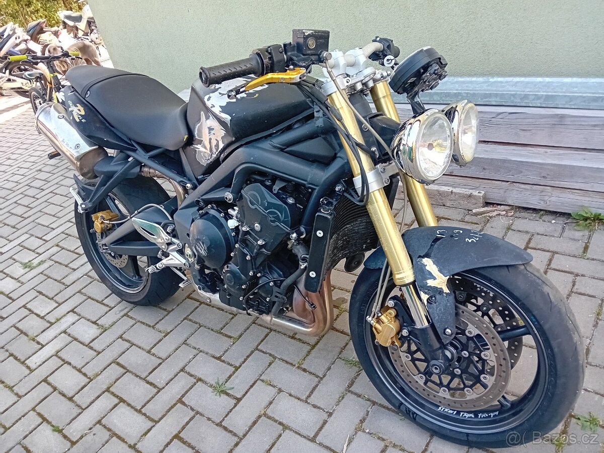 TRIUMPH STREET TRIPLE 675