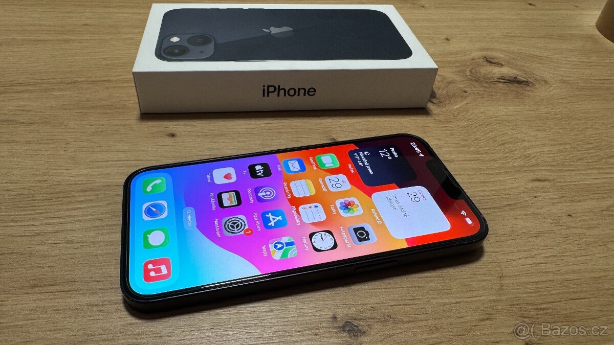 Apple iPhone 13 128GB, příslušenství, 7990Kč