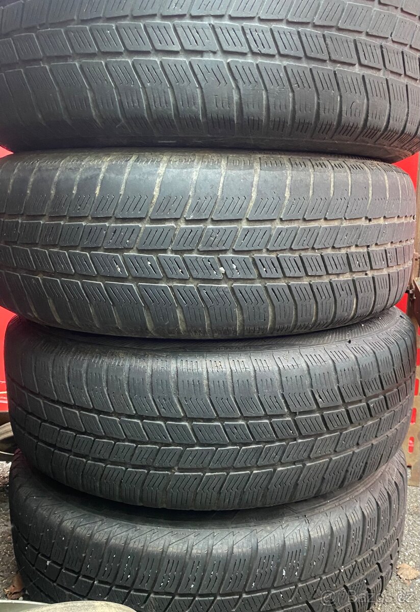 Zimní pneu 195/65 R15 na diskách 5x100 Škoda Octavia 1 - Vw