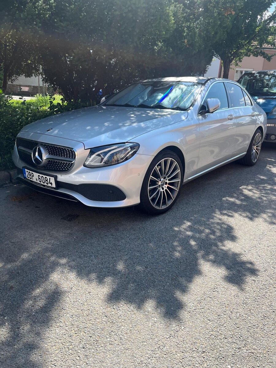 MERCEDES - BENZ E220d 4MATIC