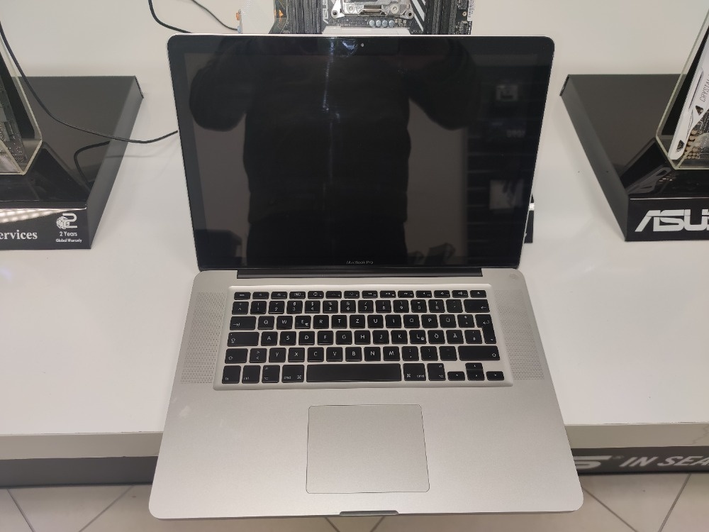 MacBook Pro (Mid 2009) 10.12.6 Sierra, 15", 4GB RAM, 512 SSD