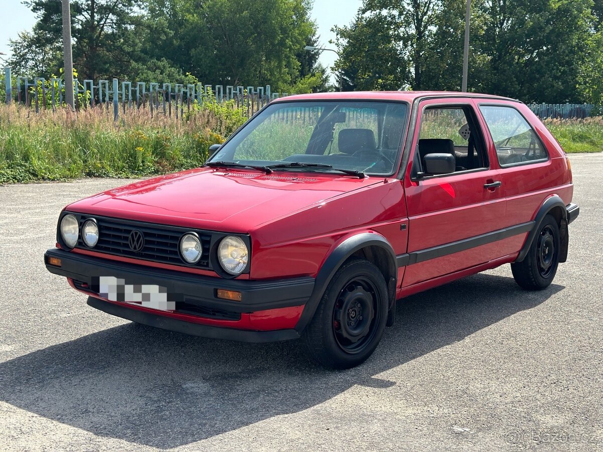 Volkswagen Golf mk2 1.3 - bez koroze, velmi zachovalý