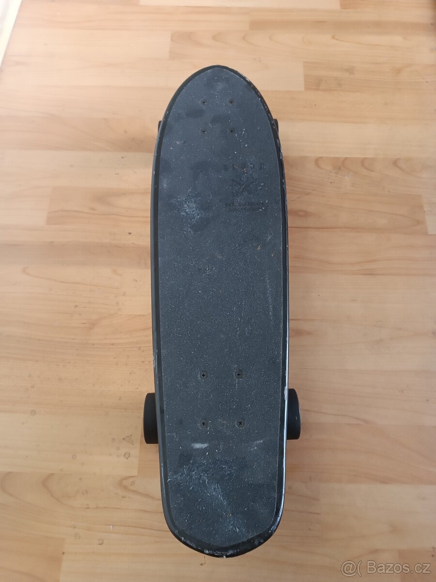 Globe cruiser skateboard