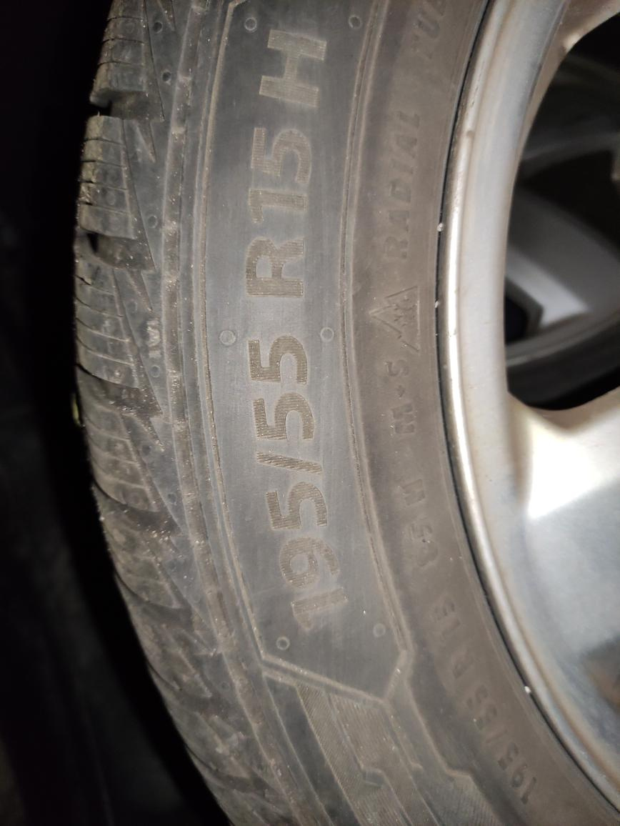 prodám Alu kola, originál Škoda se zimními pneu 195/55 R15