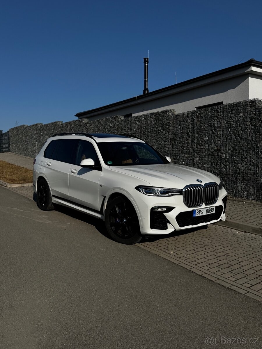 BMW X7 40d Mpaket, 2021, 7míst, H/K, tažné, panorama