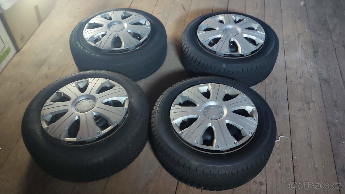 Zimní pneu 195/60 R15 + plechové disky + poklice