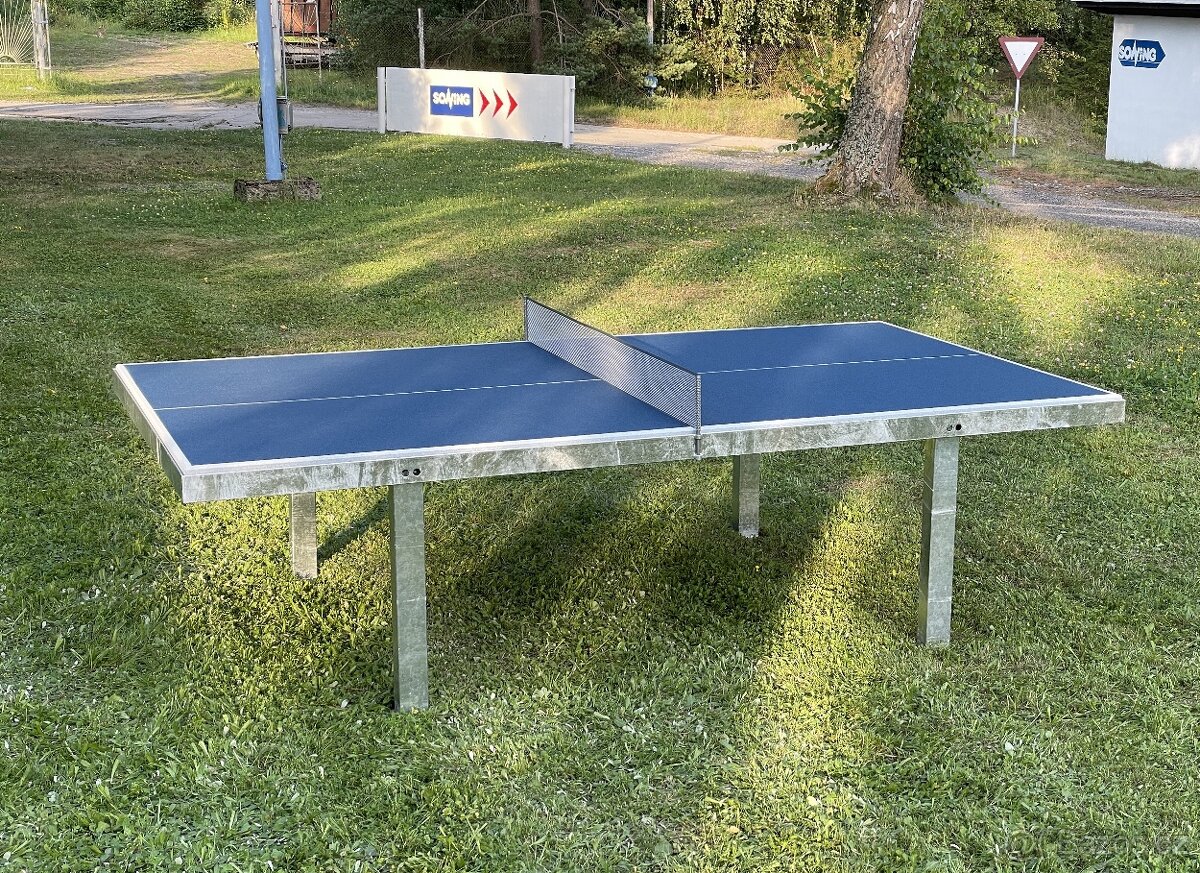 Venkovní stůl pro stolní tenis (ping pong)