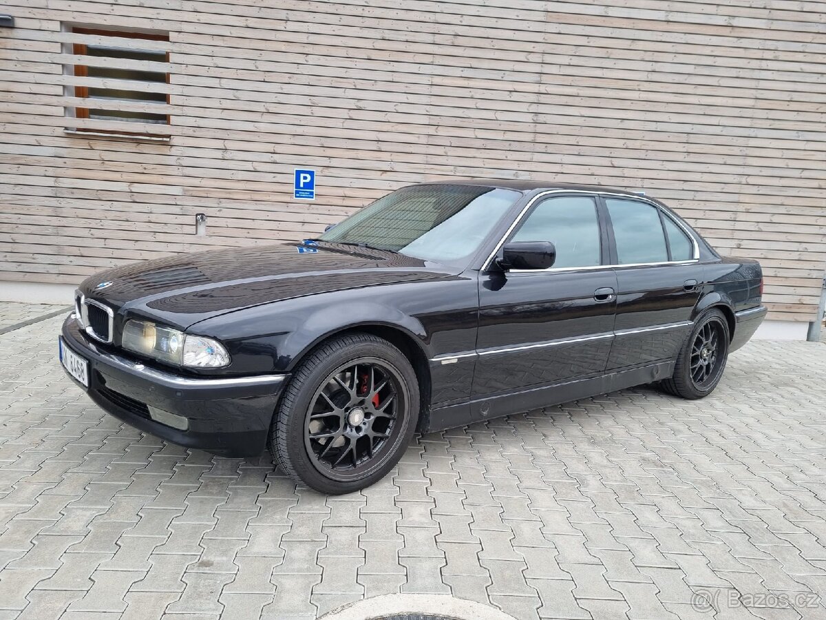 BMW E38 750i V12, 240 kW, 1995, platná STK