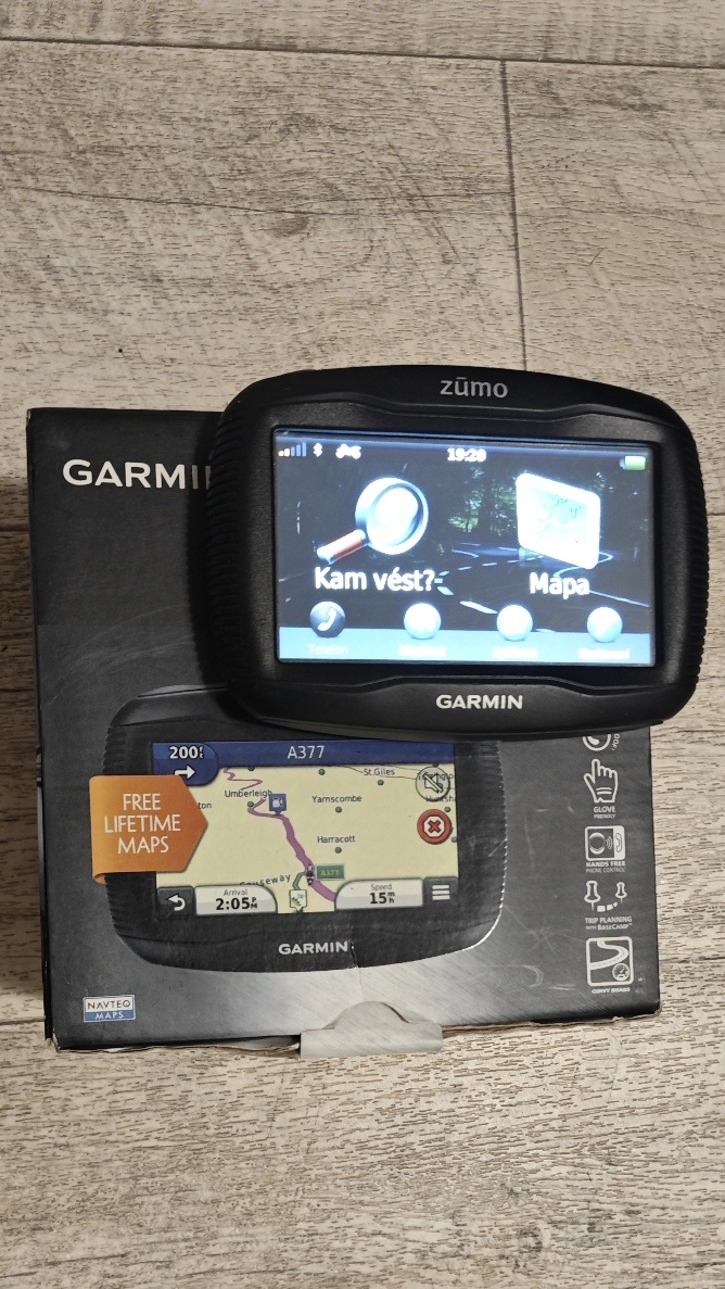 Prodám navigaci na motorku Garmin Zümo 390

