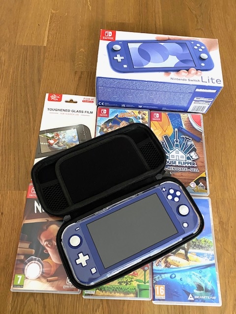 Nintendo switch lite včetně záruky + 5 her