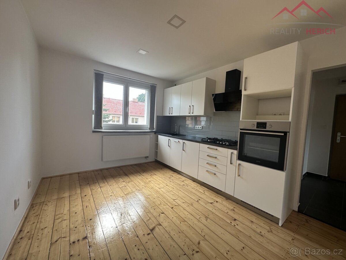 Pronájem zrekonstruovaného bytu 2+1/B (52 m2) Mostecká, Chom