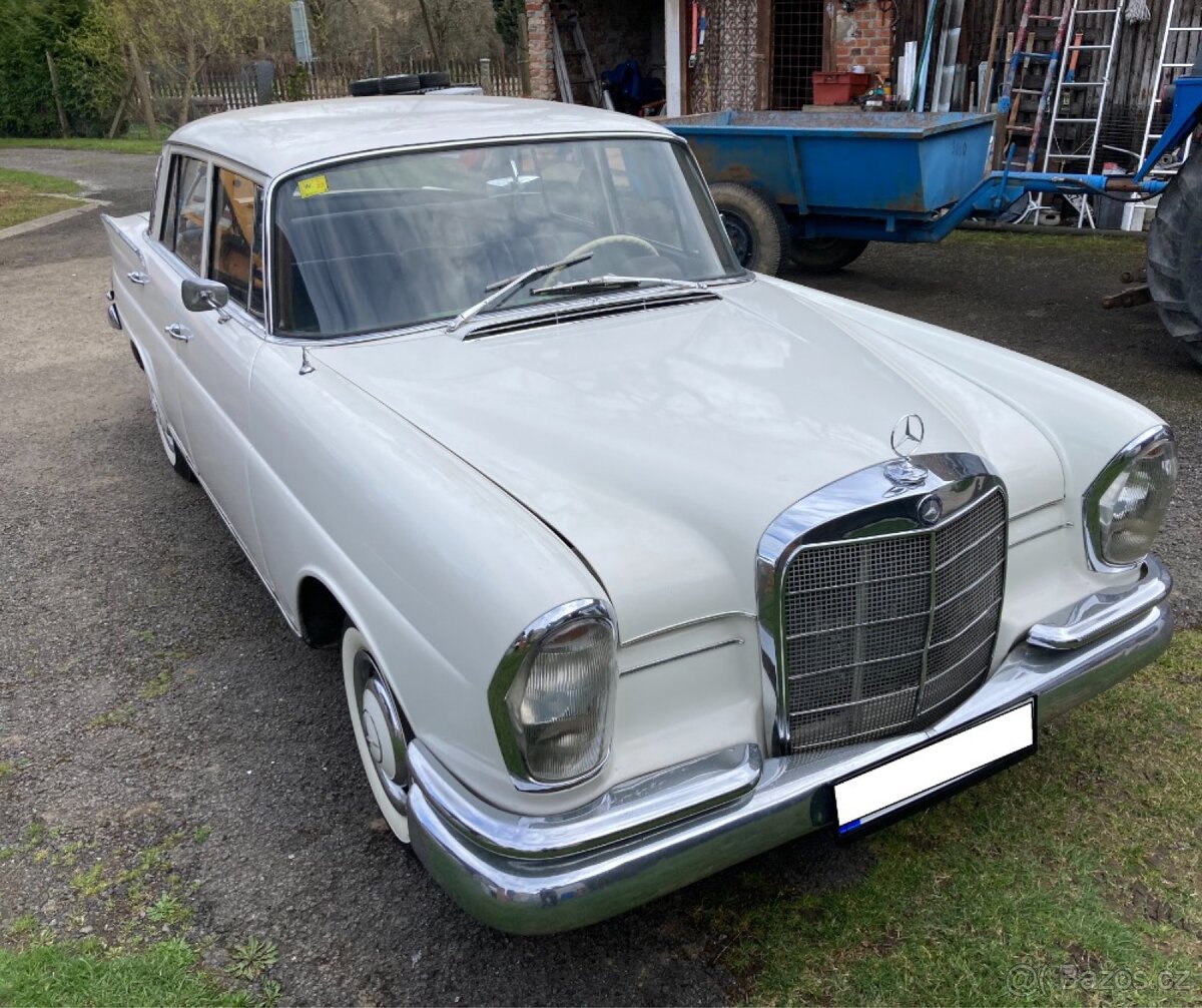 Mercedes Benz 220S W111