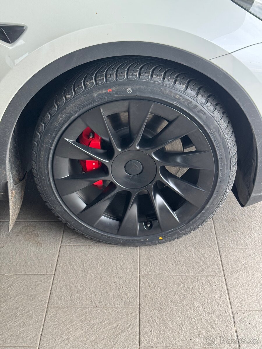 Tesla Model Y Performance letní sada 255/35 R21 + 275/35 R21