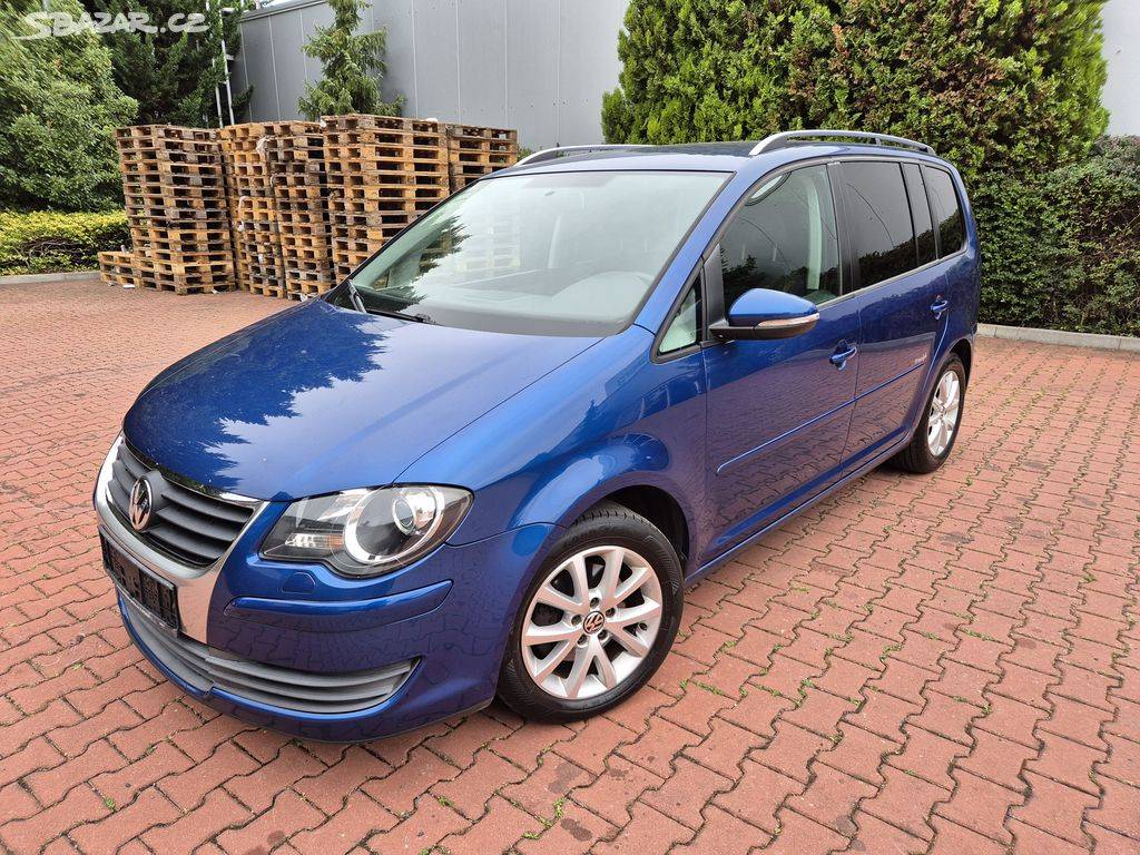 VW Touran 1.9TDI 77kW/2010,tažné,webasto,serviska,navi