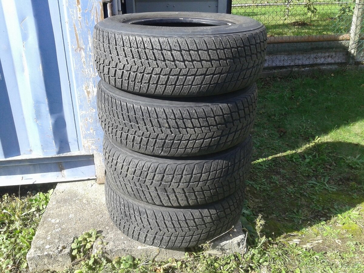 Zimní pneumatiky 235/65 R17