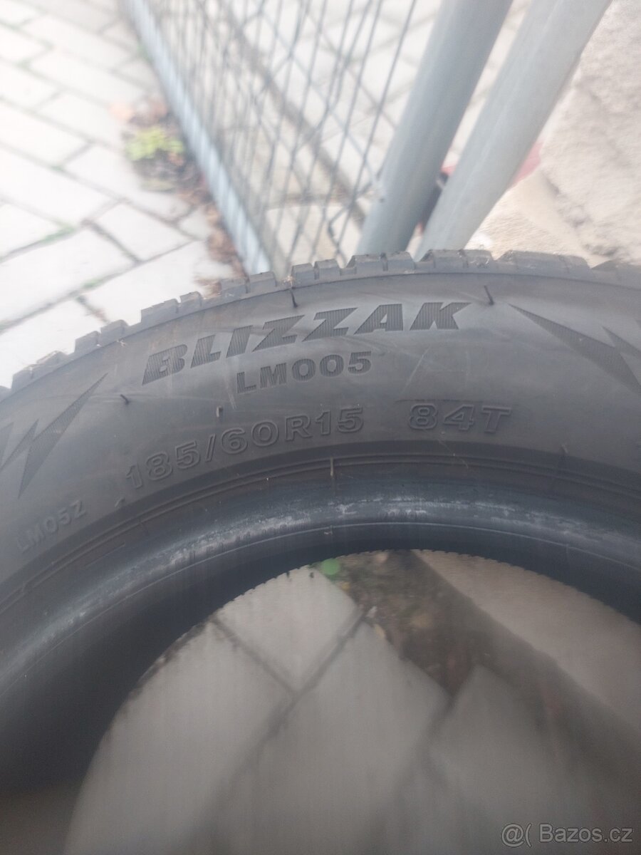 Prodám pneu zimní 185/60 R15 Bridgestone