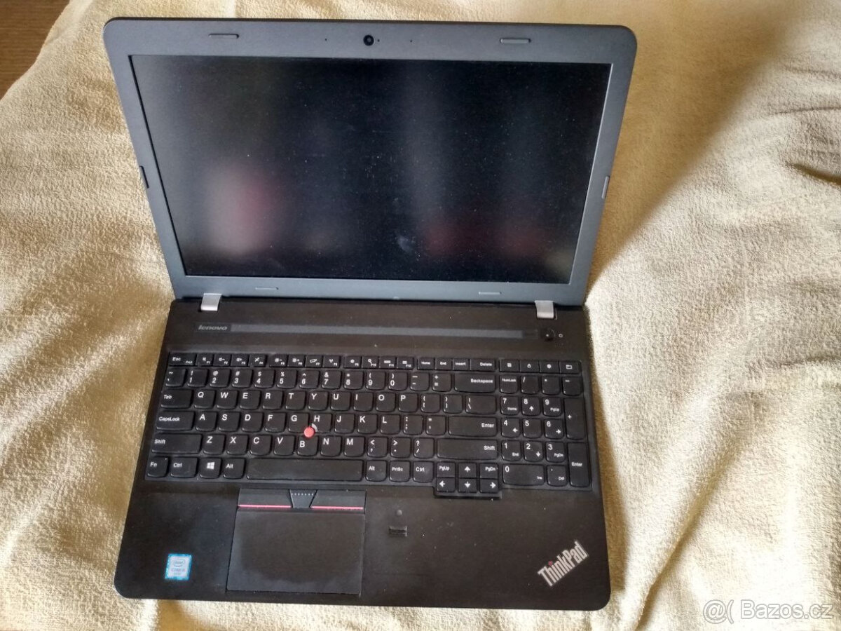 Lenovo ThinkPad E560 + adaptér a brašna